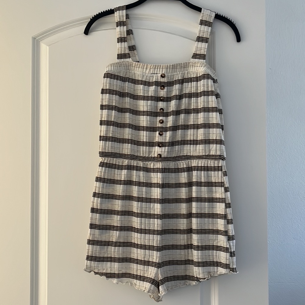 Billabong “Move Free” Romper size Small